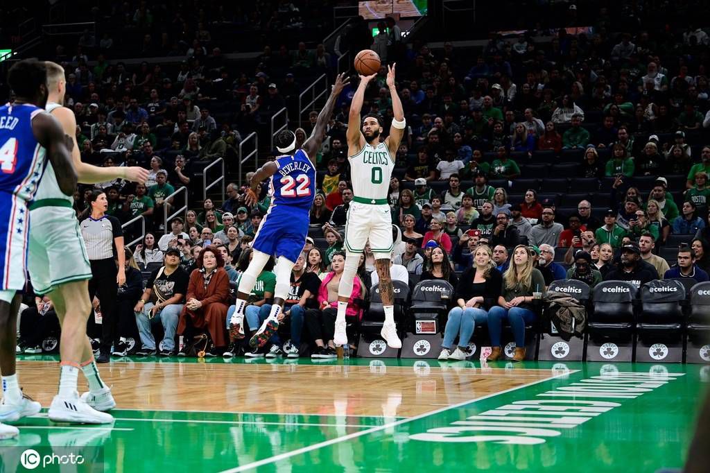 期间哈登场均19.3分5.5板9.3助 三项命中率48/44/93%今日NBA常规赛，快船战胜勇士取得6连胜。